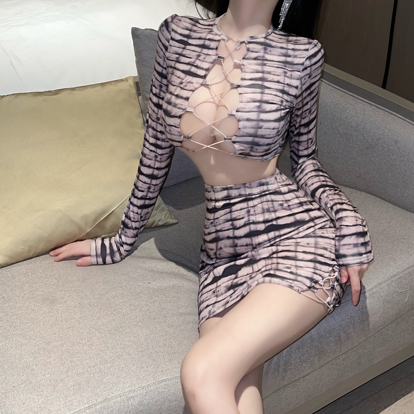 情趣内衣性感印花长袖交叉绑带漏乳诱惑包臀裙辣妹套装5055