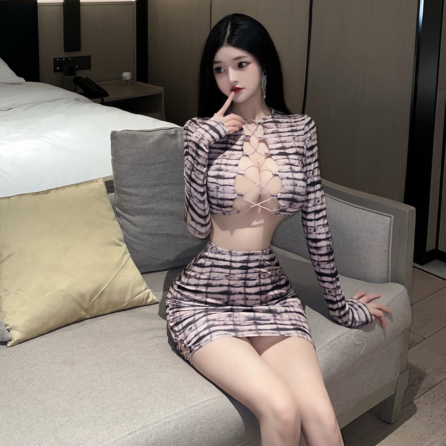 情趣内衣性感印花长袖交叉绑带漏乳诱惑包臀裙辣妹套装5055